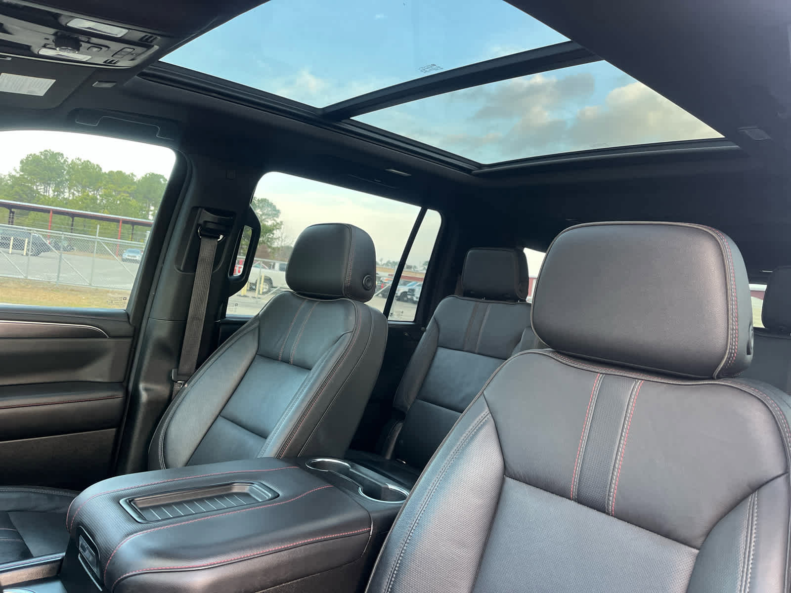 Used 2021 Chevrolet Suburban RST w/ Luxury Package image 22