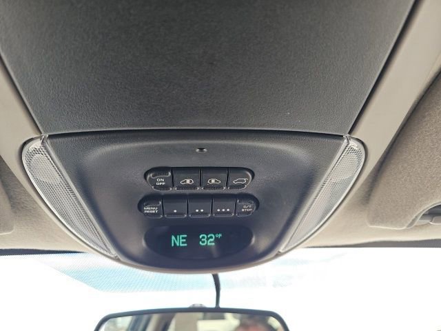 Used 2003 Chrysler Town & Country Limited image 37