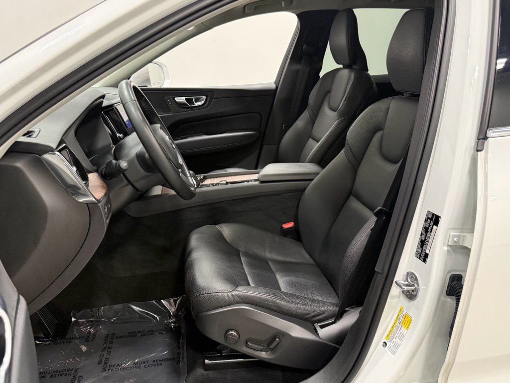 Used 2022 Volvo XC60 B5 Momentum image 10