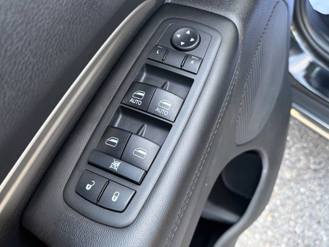 Used 2019 Dodge Durango SXT w/ 3rd Row Seating Group RWD image 13