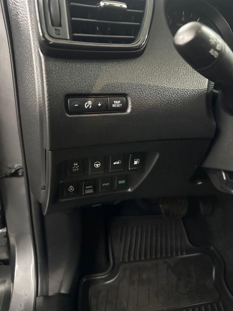 Used 2018 Nissan Rogue SL w/ Premium Package AWD/4WD image 15