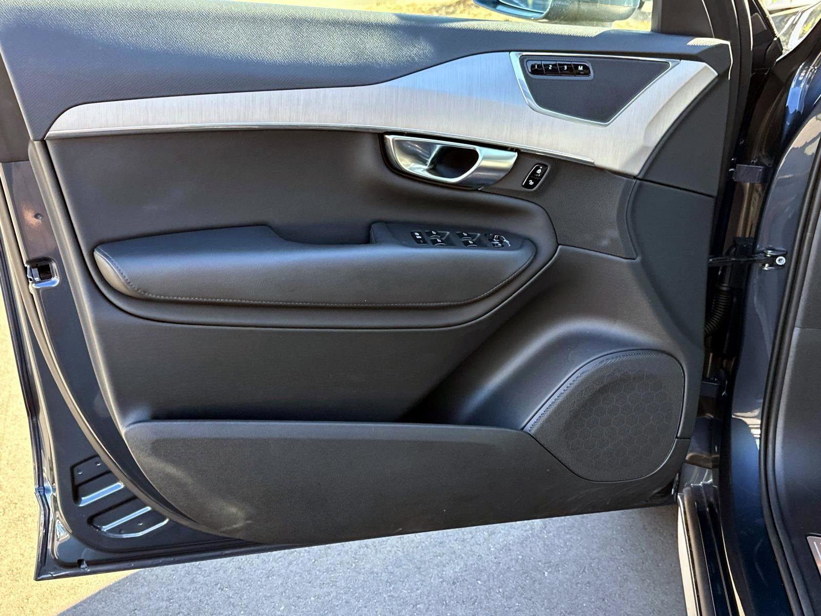 Certified 2025 Volvo XC90 B5 Core image 17