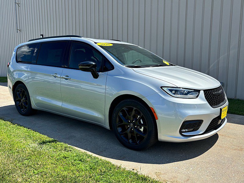 New 2026 Chrysler Pacifica Limited w/ S Appearance Package