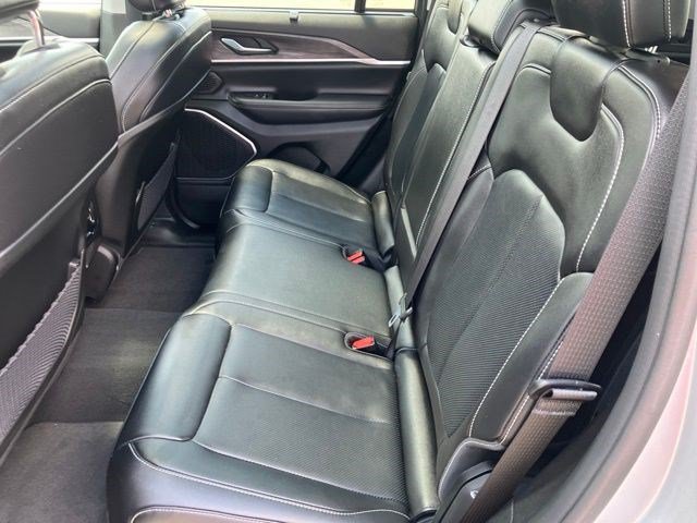 Certified 2023 Jeep Grand Cherokee Limited w/ Luxury Tech Group II AWD/4WD image 25