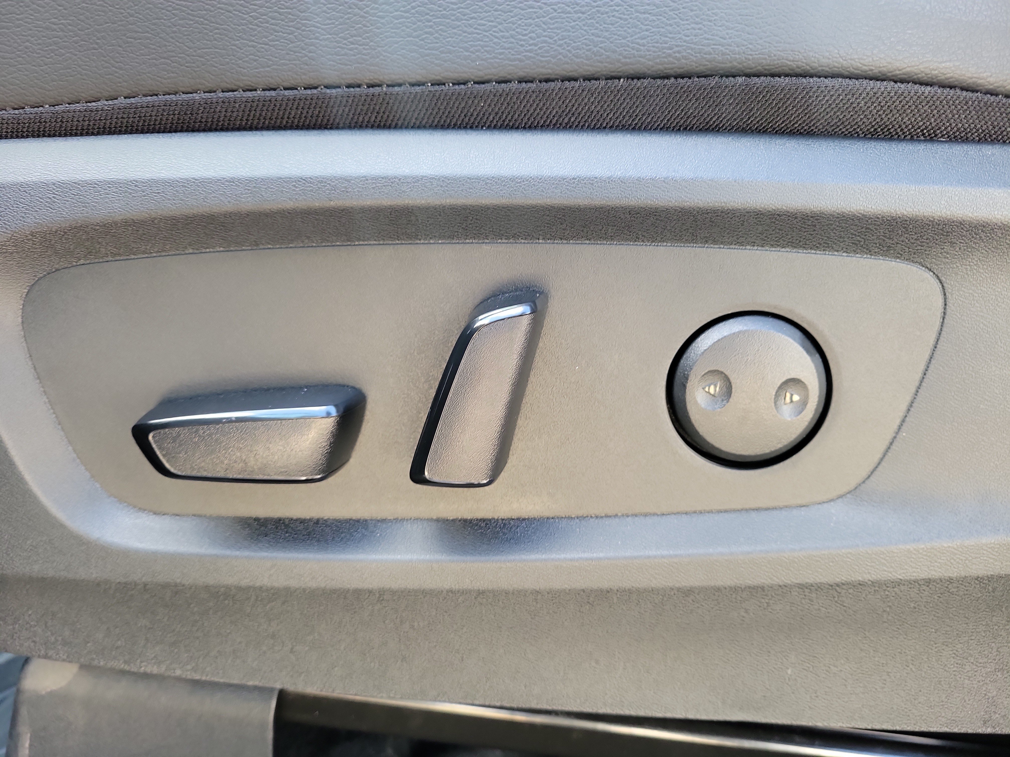 Certified 2025 Nissan Pathfinder SL FWD image 16