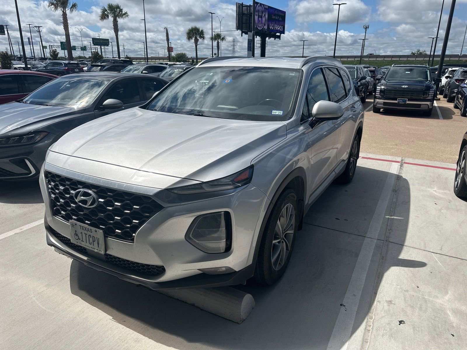 Used 2019 Hyundai Santa Fe SEL FWD image 2