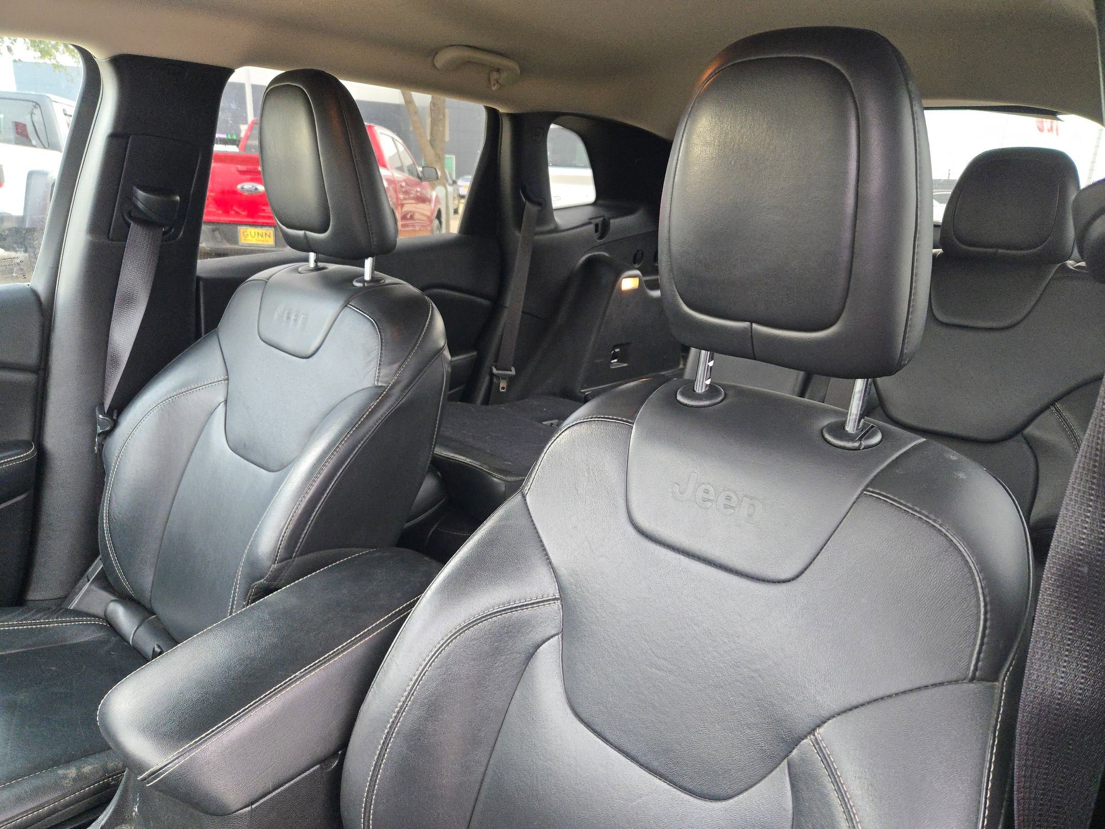 Used 2015 Jeep Cherokee Limited image 9