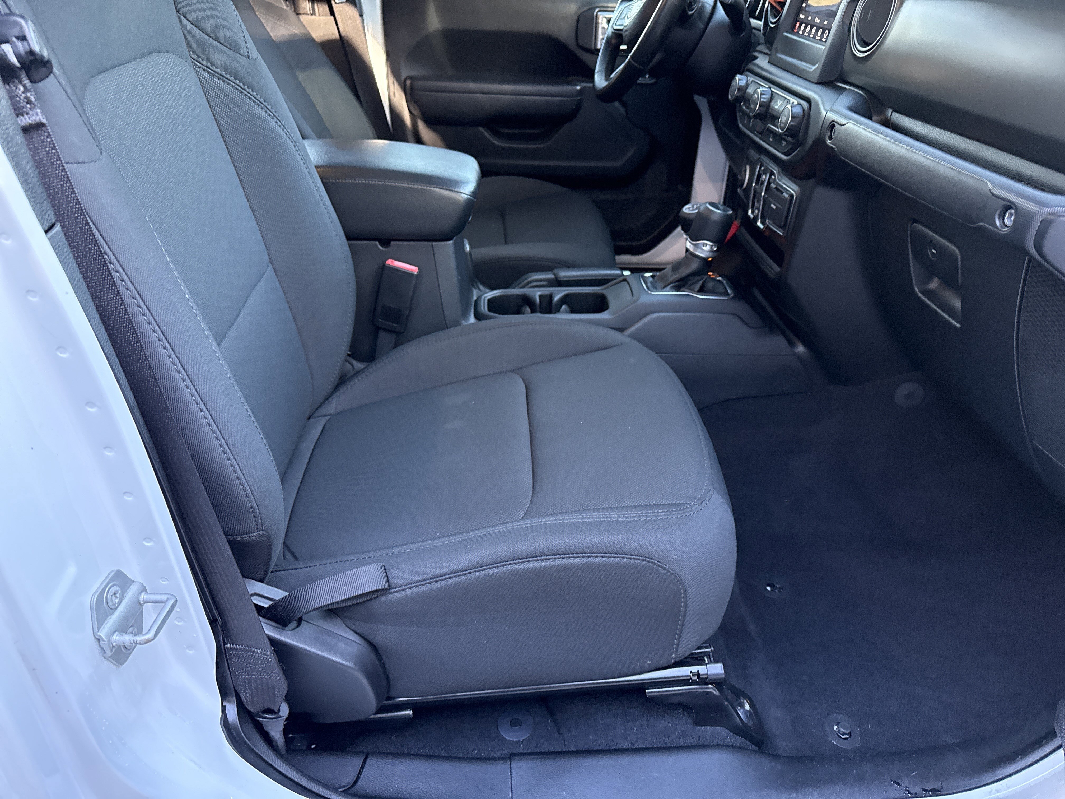 Used 2022 Jeep Gladiator Sport image 15