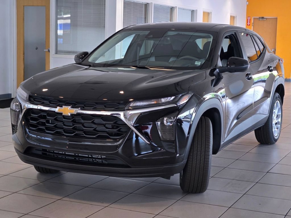 New 2026 Chevrolet Trax LS w/ LS Convenience Package FWD image 3