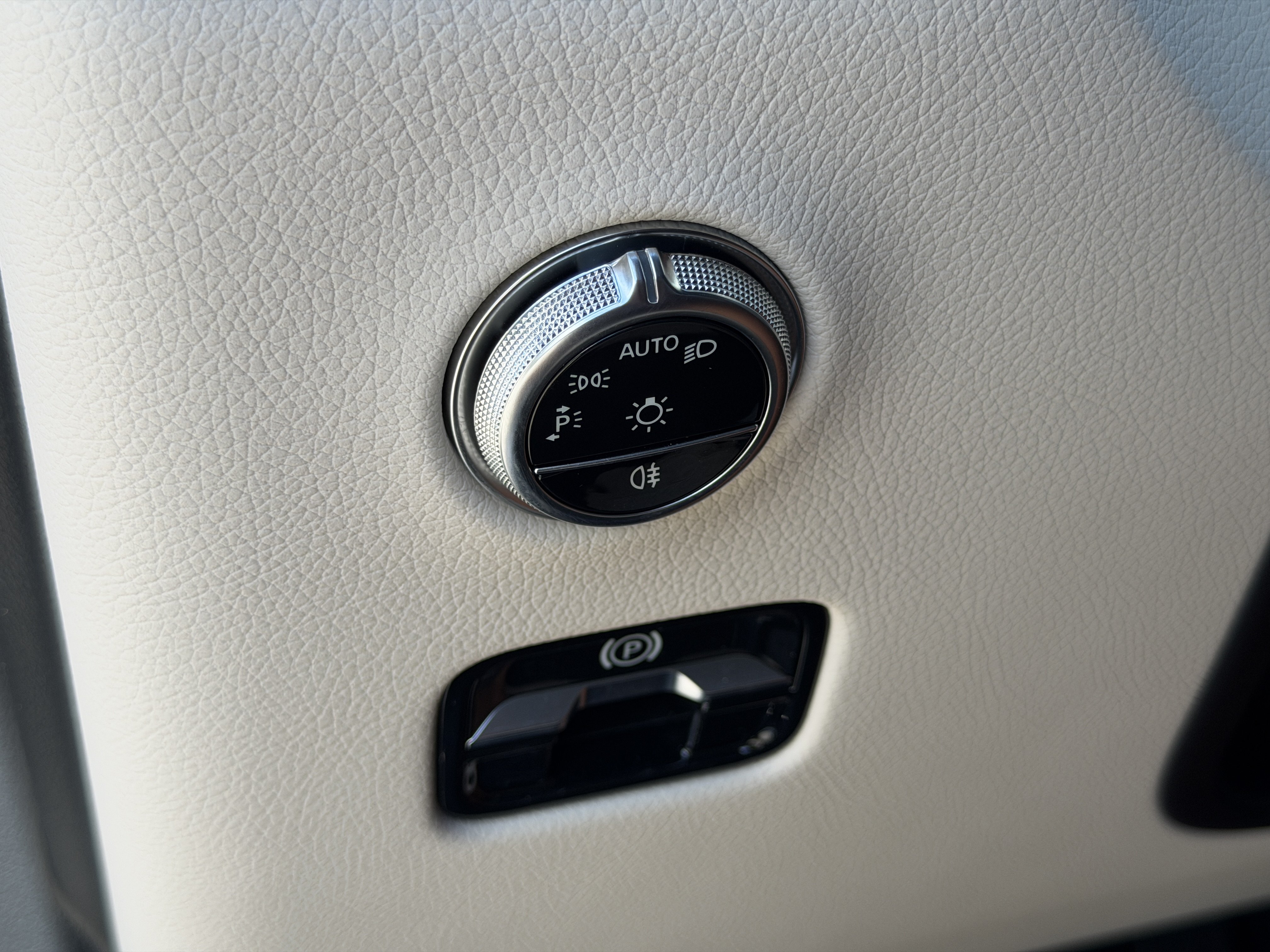 Used 2023 Mercedes-Benz GLC 300 4MATIC image 29