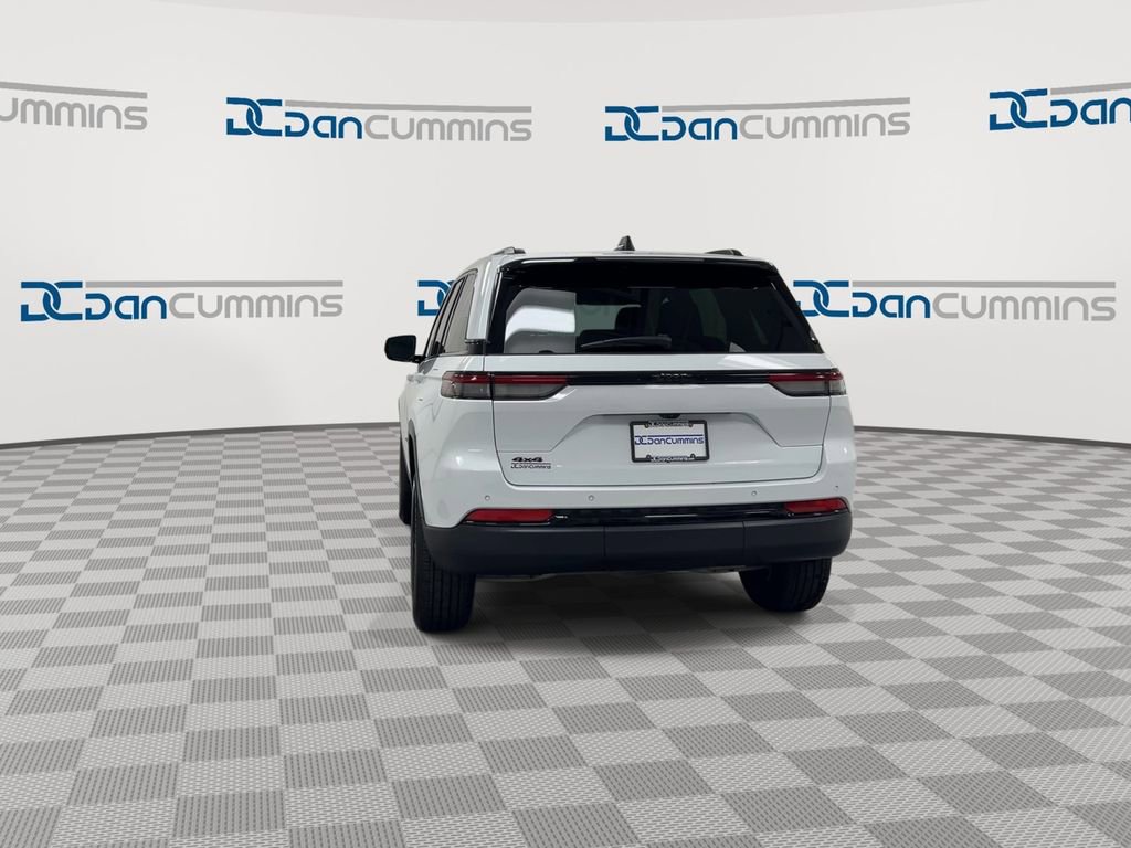 Used 2025 Jeep Grand Cherokee Altitude AWD/4WD image 7