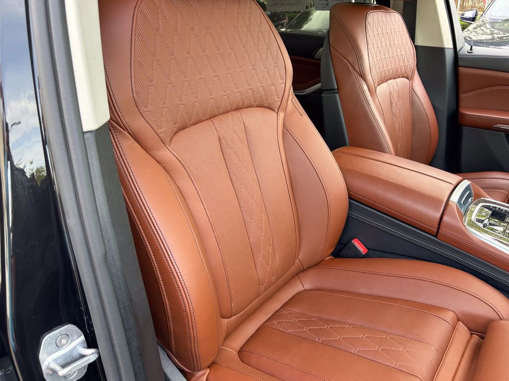 Used 2020 BMW X7 xDrive40i w/ Premium Package AWD/4WD image 35
