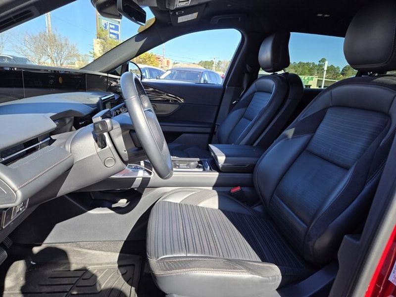 Used 2024 Lincoln Nautilus Reserve w/ Jet Appearance Package (87T) AWD/4WD image 11