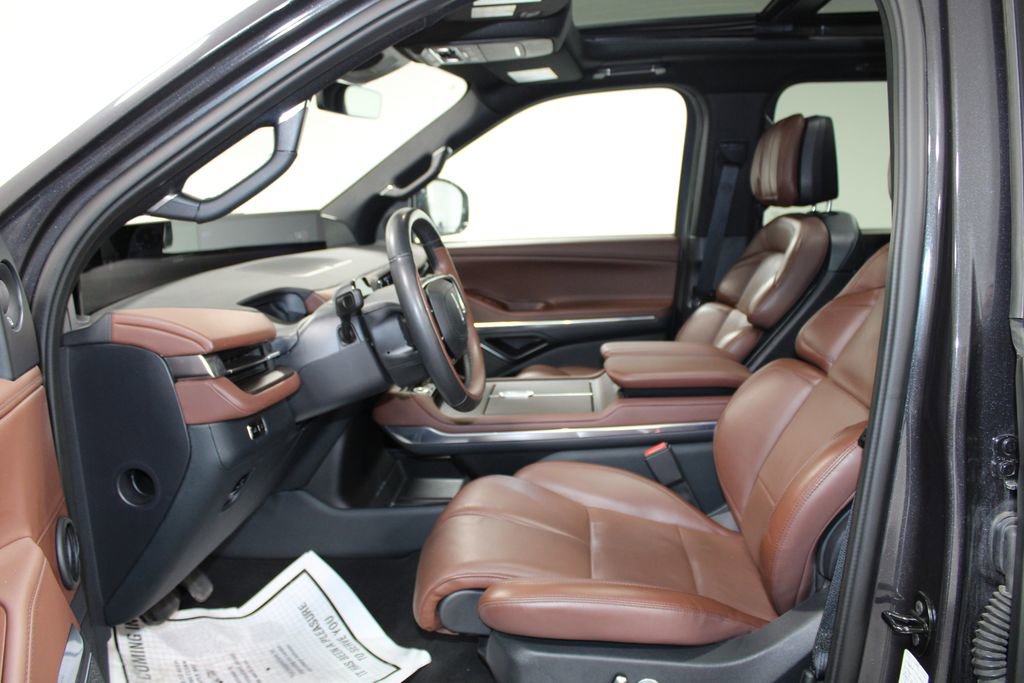 Used 2025 Lincoln Navigator Reserve image 18