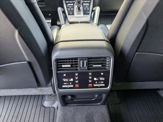 Used 2022 Porsche Cayenne Turbo image 19