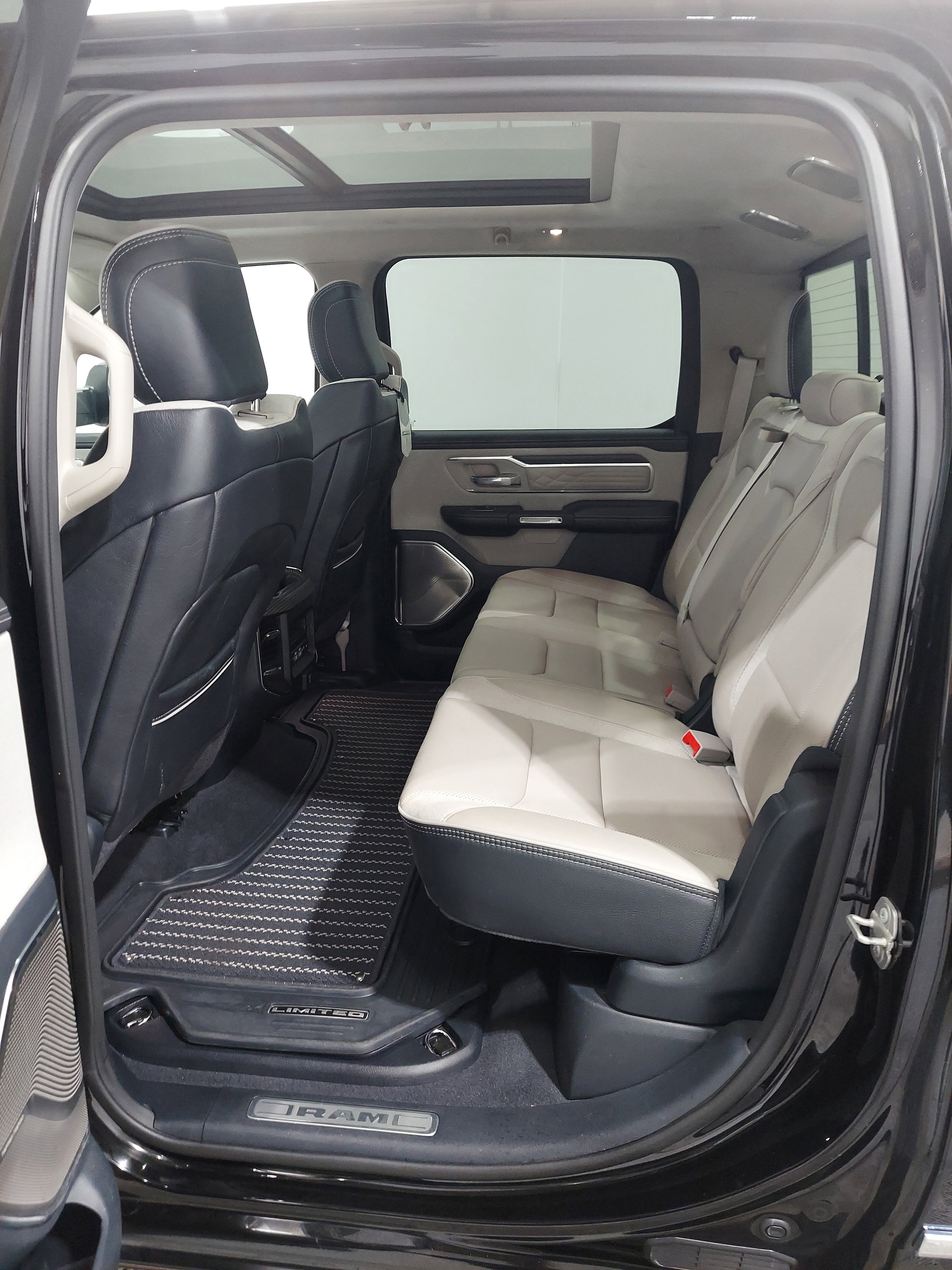Used 2024 RAM 1500 Limited AWD/4WD image 17