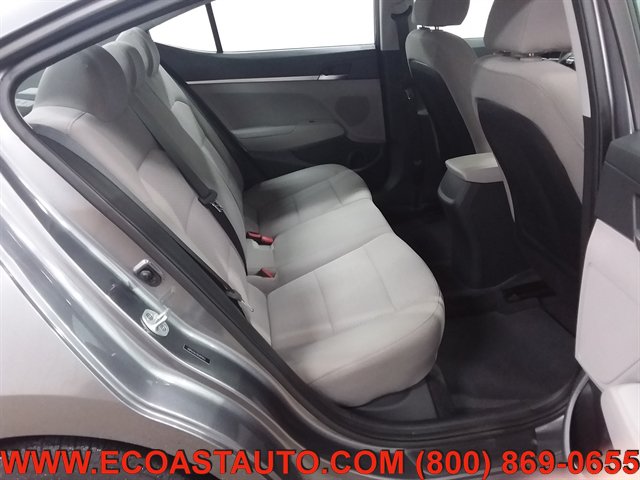 Used 2019 Hyundai Elantra SE FWD image 15