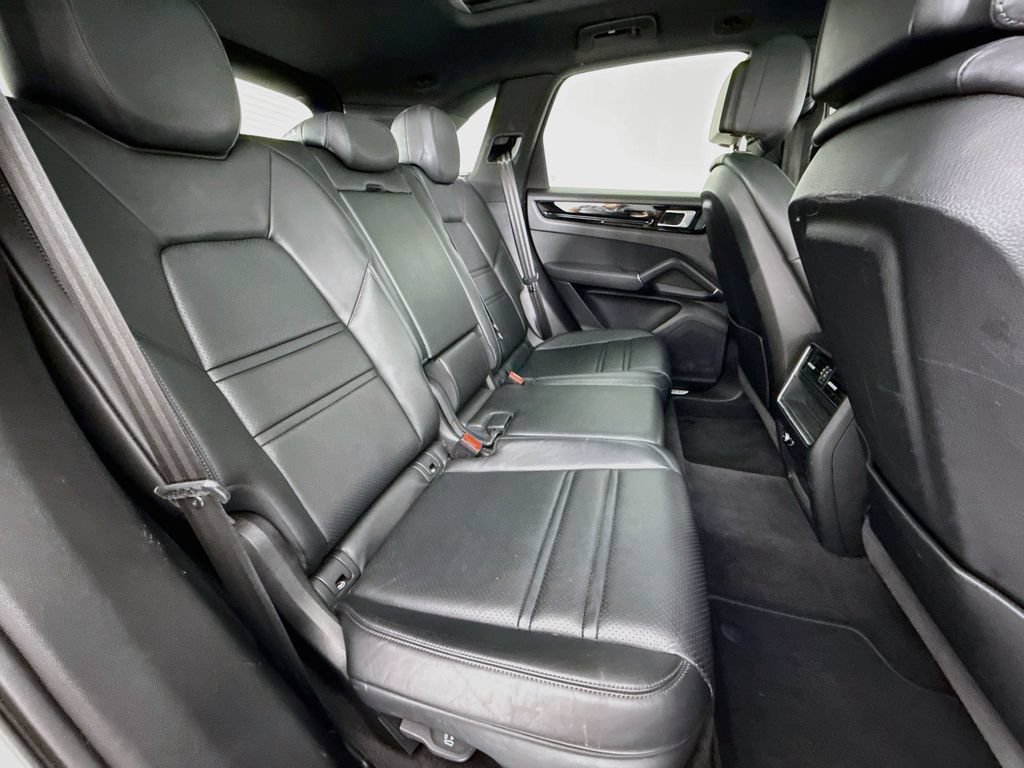 Certified 2023 Porsche Cayenne AWD/4WD image 28