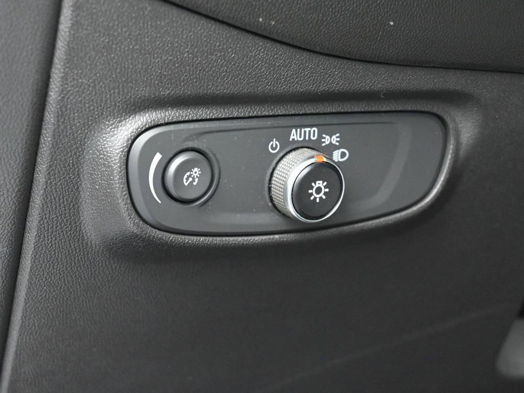 Used 2021 Chevrolet Equinox LS image 14