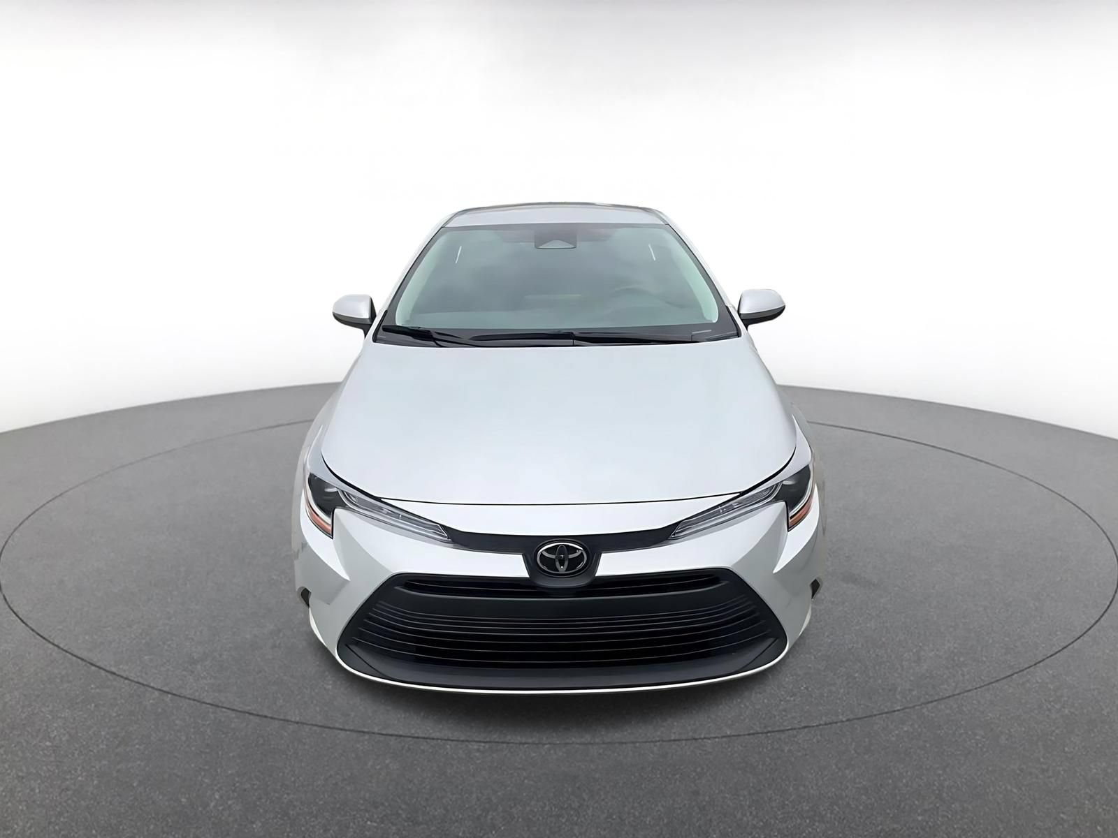 Used 2025 Toyota Corolla LE FWD image 4