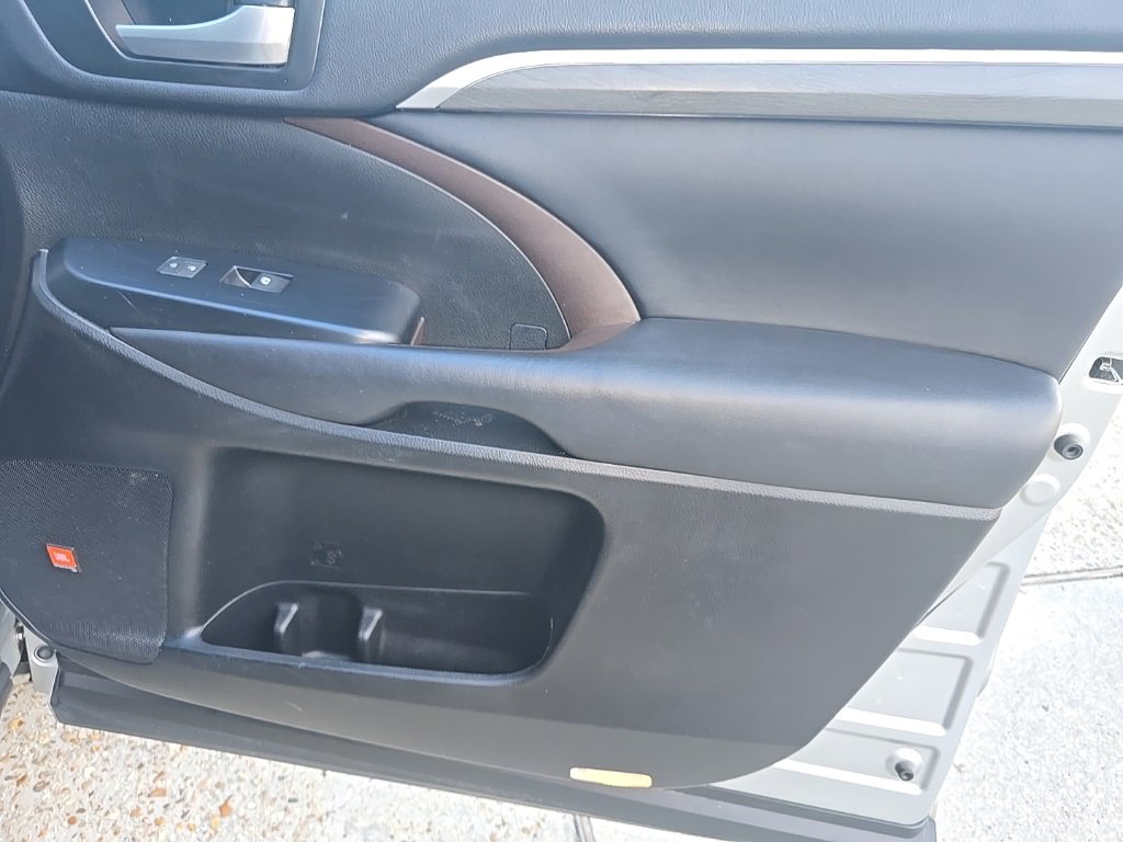 Used 2018 Toyota Highlander Limited image 36