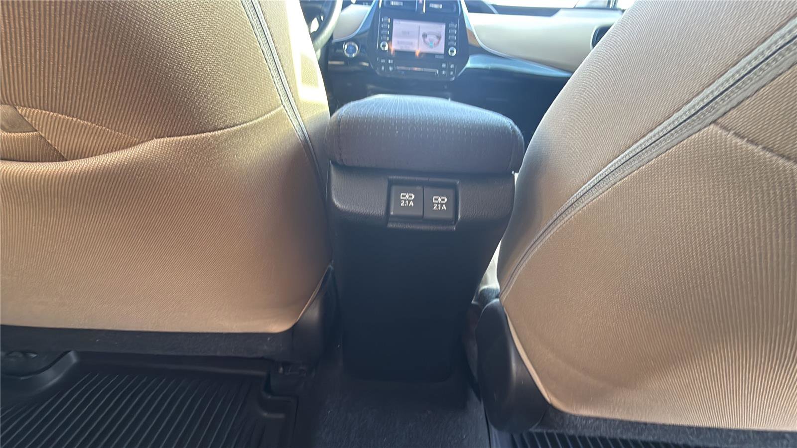 Used 2022 Toyota Prius LE image 24