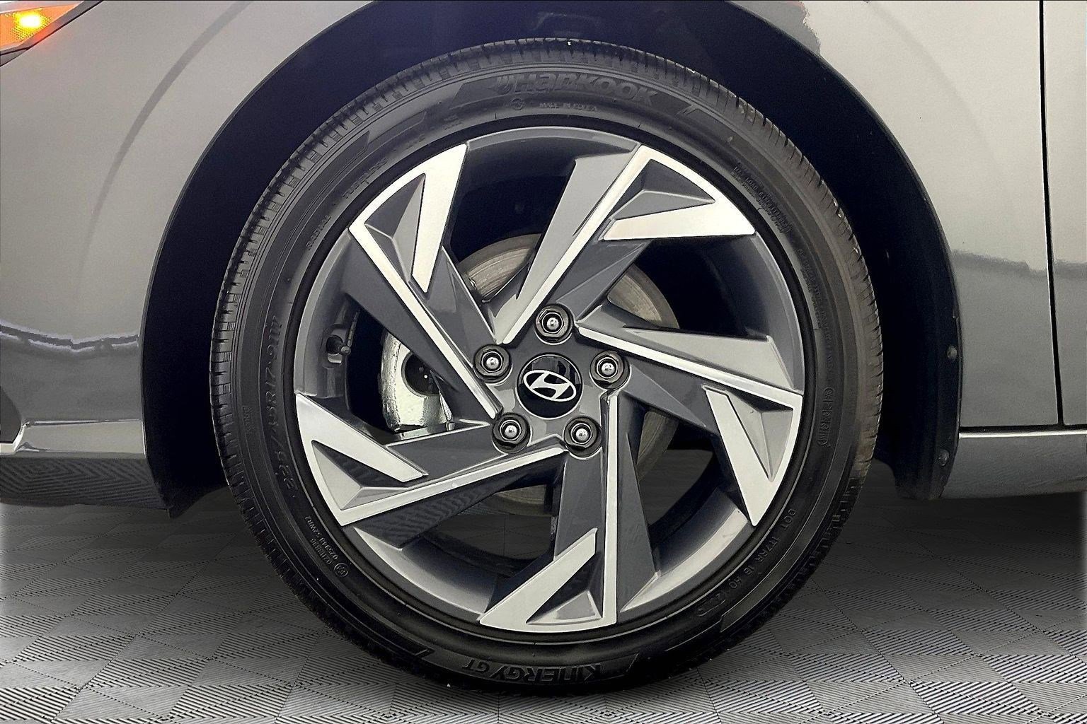 Certified 2025 Hyundai Elantra Sport image 31