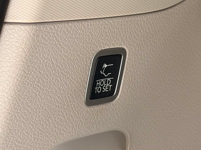 Used 2022 Jeep Wagoneer Series III w/ Flexible Seating Group RWD image 9