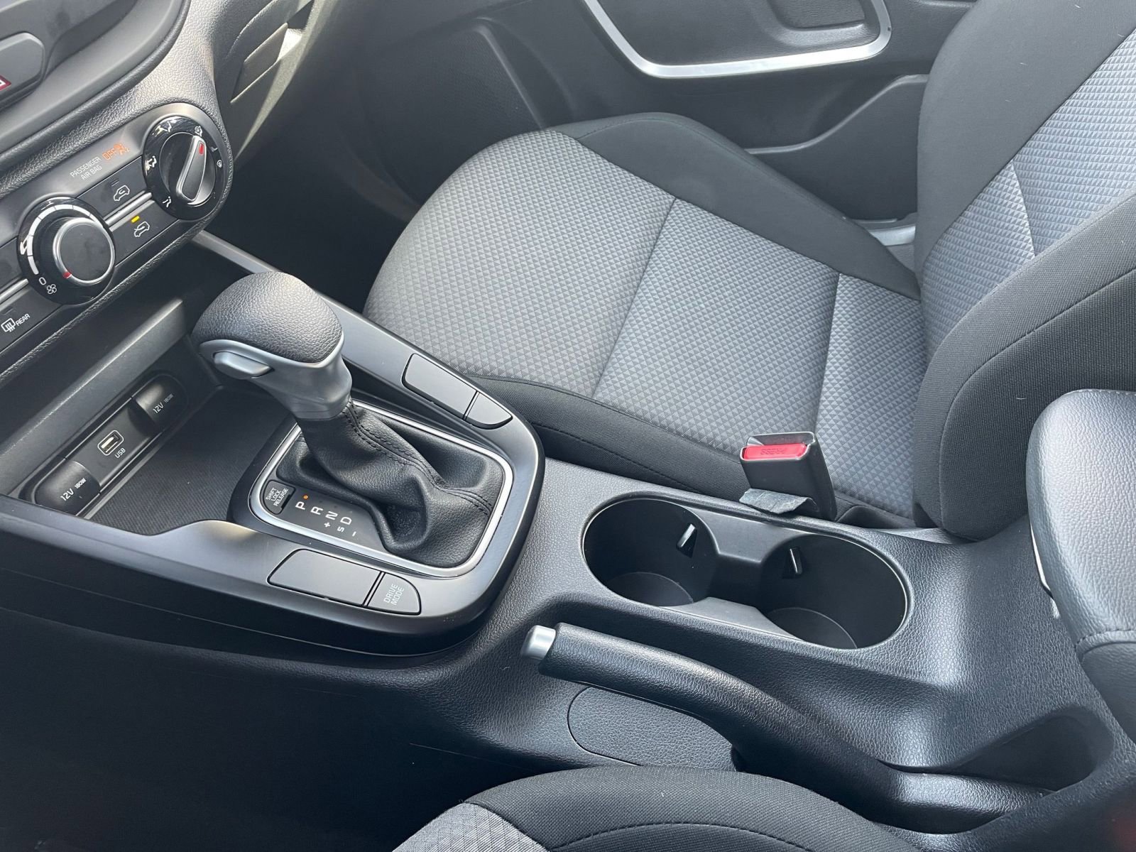 Used 2025 Kia Soul LX w/ LX Technology Package FWD image 39