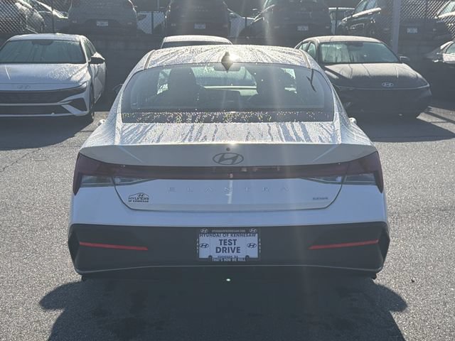Certified 2026 Hyundai Elantra Hybrid FWD image 6