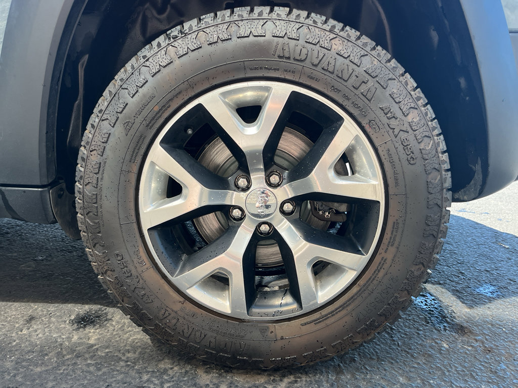 Used 2015 Jeep Cherokee Trailhawk w/ Comfort/Convenience Group AWD/4WD image 23