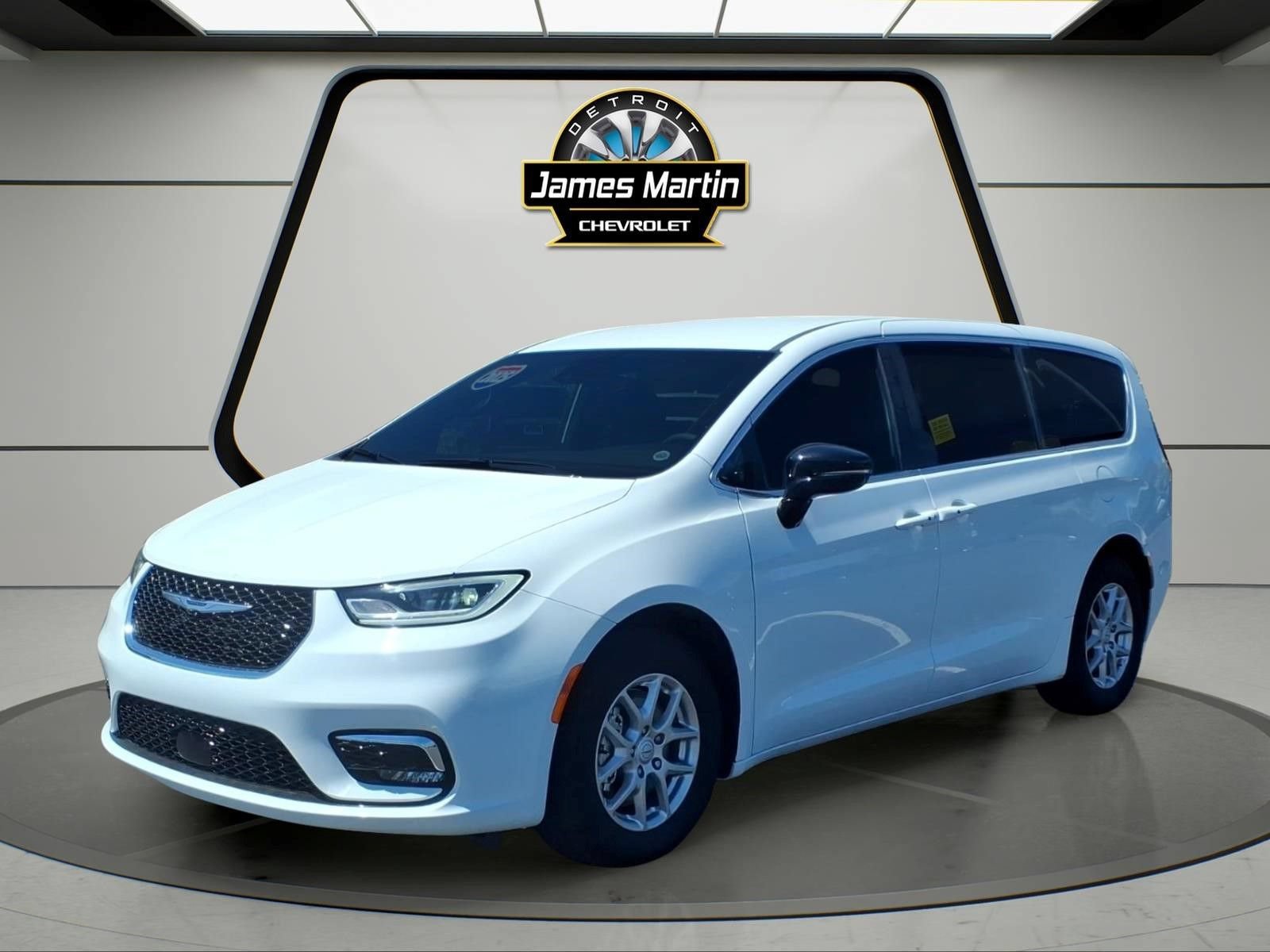 Used 2025 Chrysler Pacifica Select FWD image 1