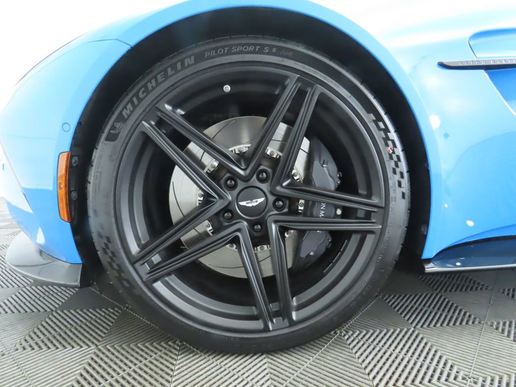 Used 2025 Aston Martin V8 Vantage Coupe image 26