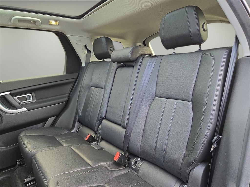 Used 2017 Land Rover Discovery Sport HSE image 11