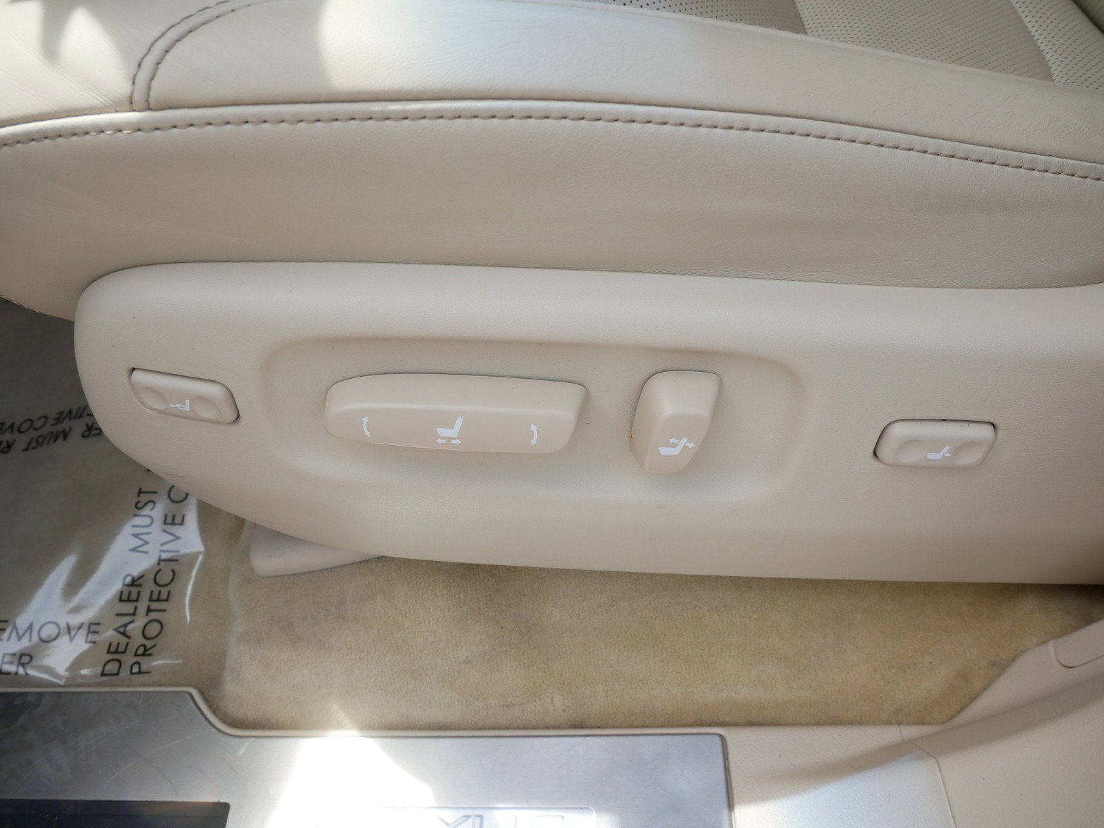 Used 2021 Lexus LX 570 4WD w/ Luxury Package image 16