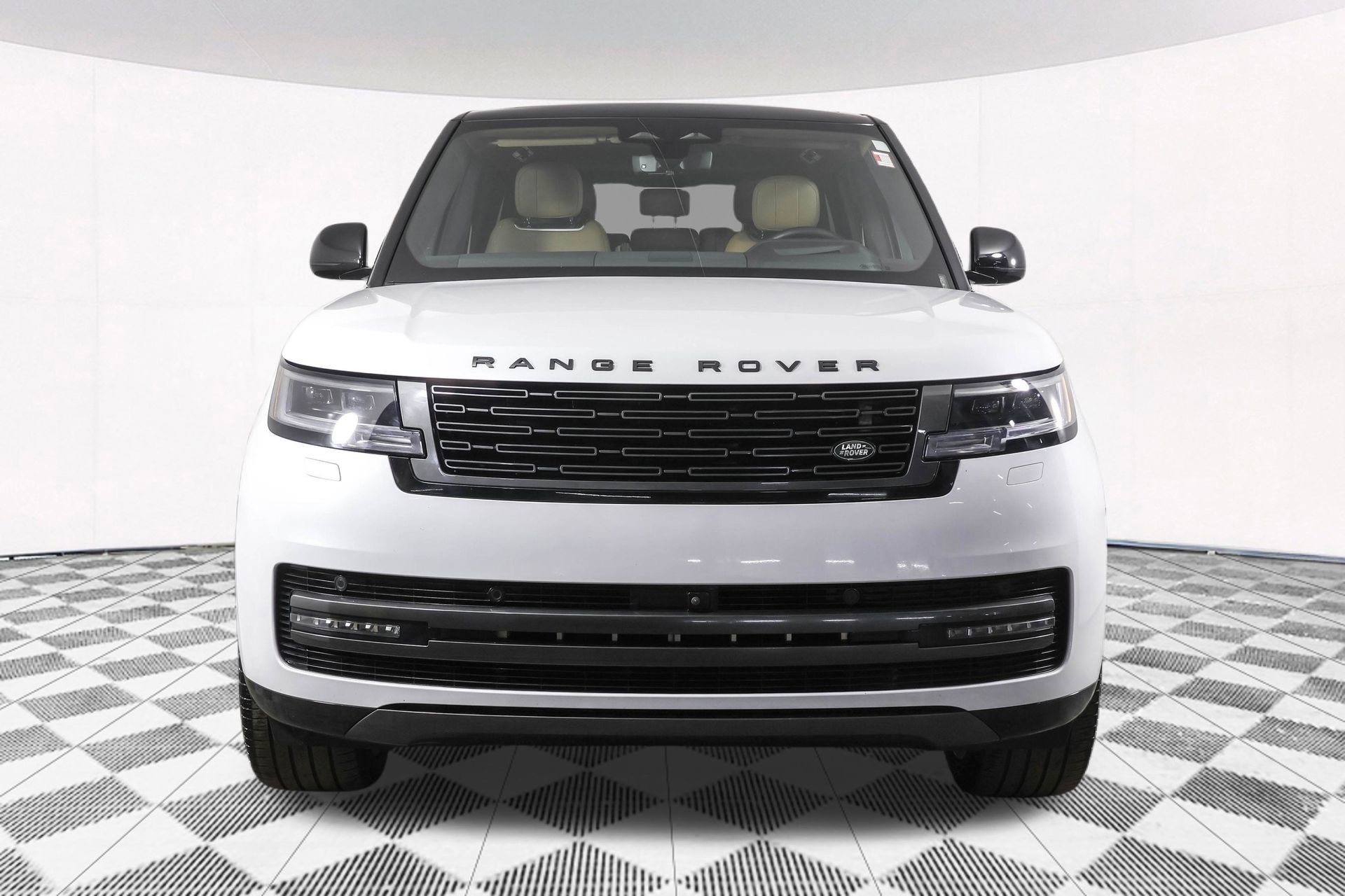 Used 2024 Land Rover Range Rover Long Wheelbase SE image 13