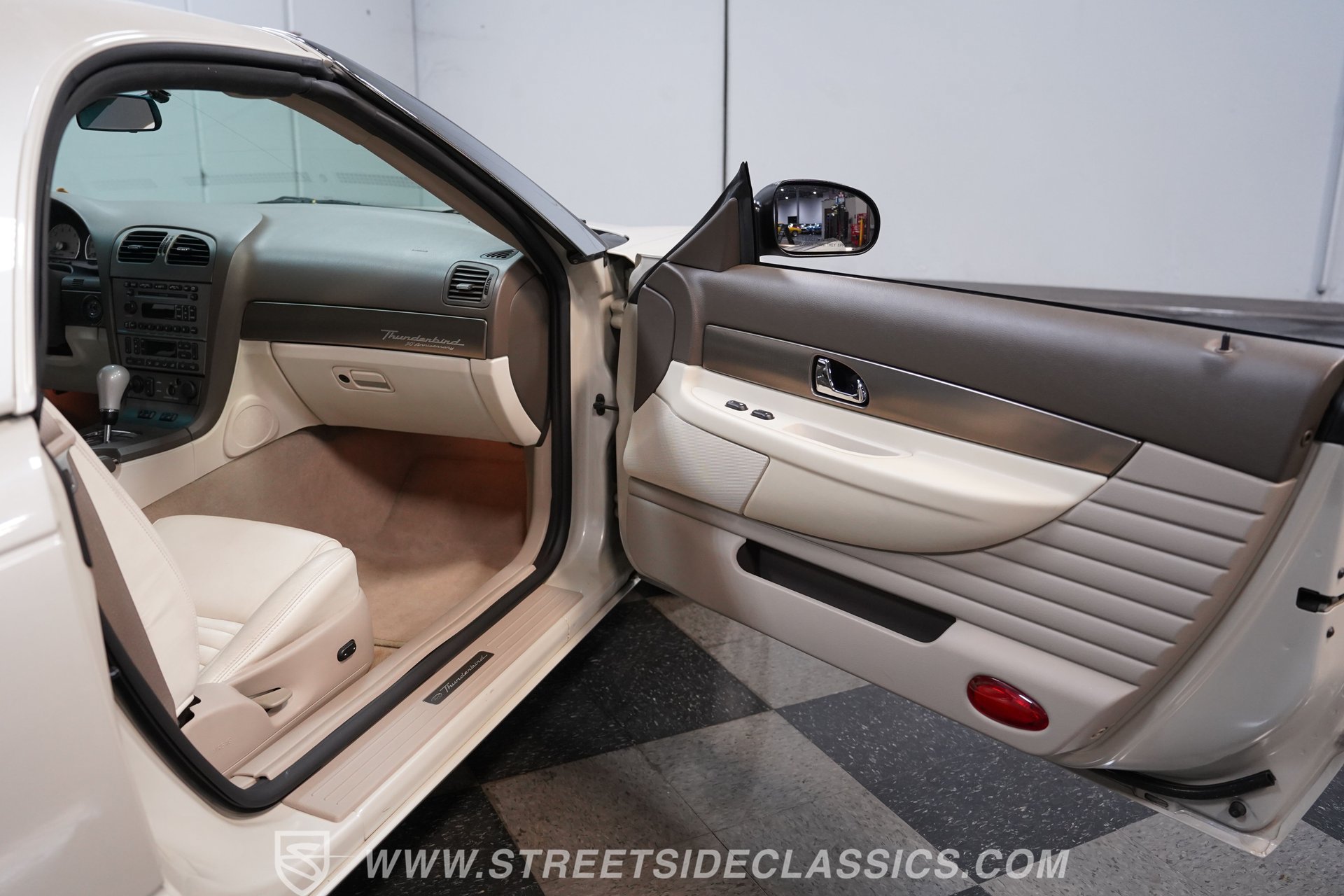 Used 2005 Ford Thunderbird 50th Anniversary RWD image 40