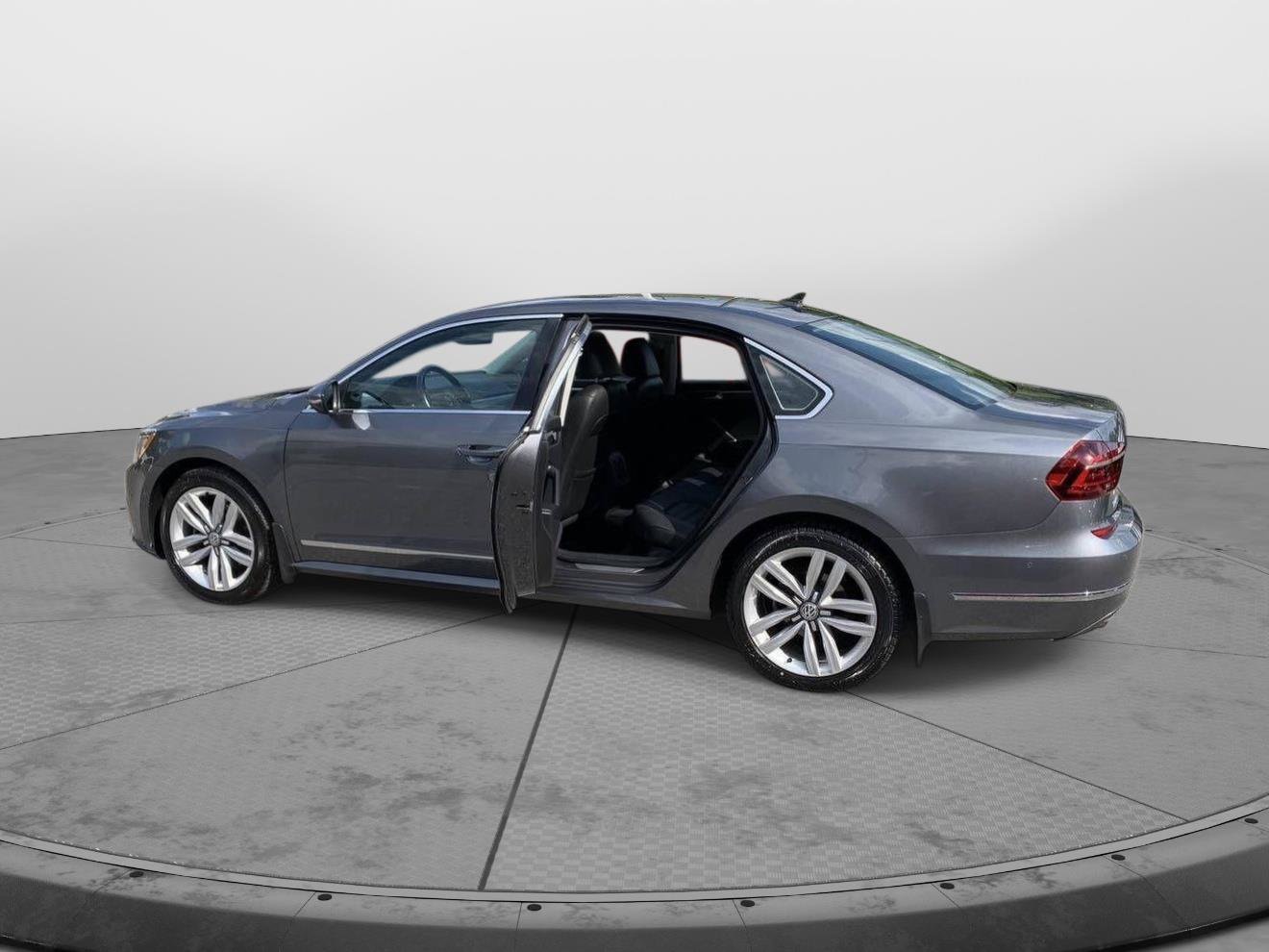Used 2017 Volkswagen Passat 1.8T SEL Premium FWD image 29
