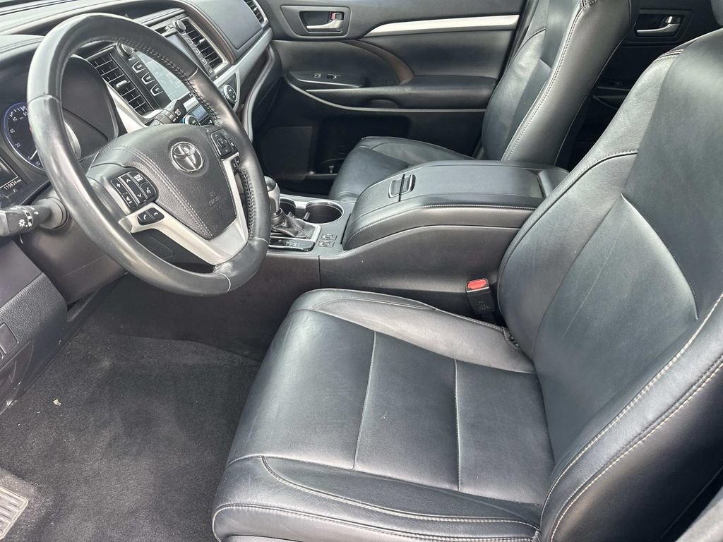 Used 2018 Toyota Highlander XLE AWD/4WD image 10