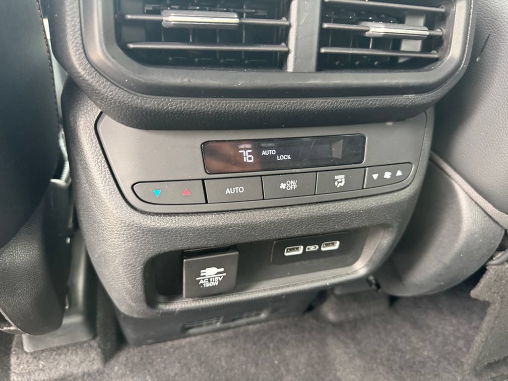 Used 2023 Honda Pilot TrailSport image 20