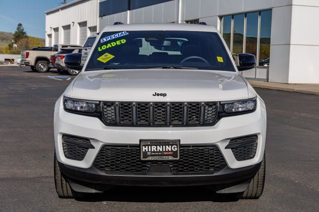 Used 2023 Jeep Grand Cherokee Altitude image 2