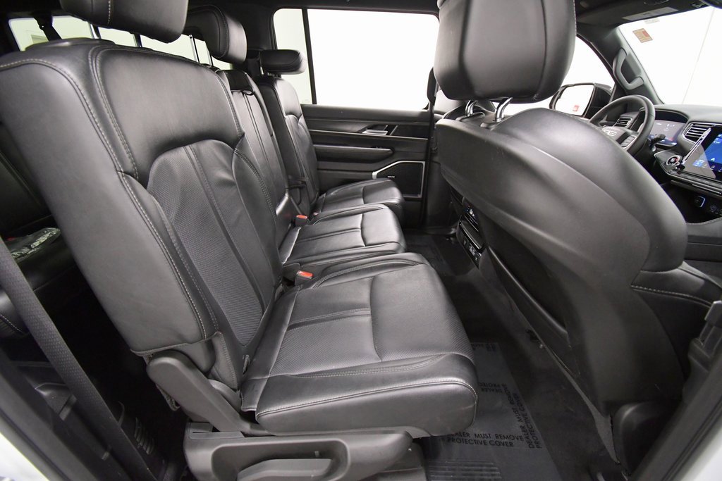 Used 2024 Jeep Wagoneer L Series II w/ Flexible Seating Group image 17