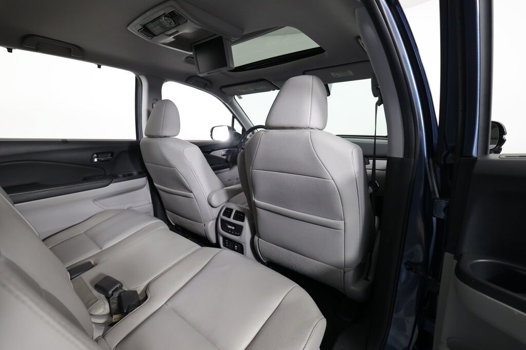 Used 2016 Honda Pilot Touring image 22