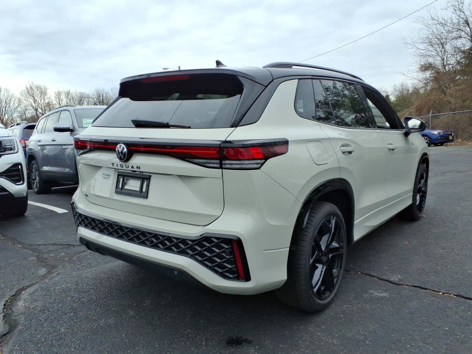 New 2026 Volkswagen Tiguan SE R-Line image 2