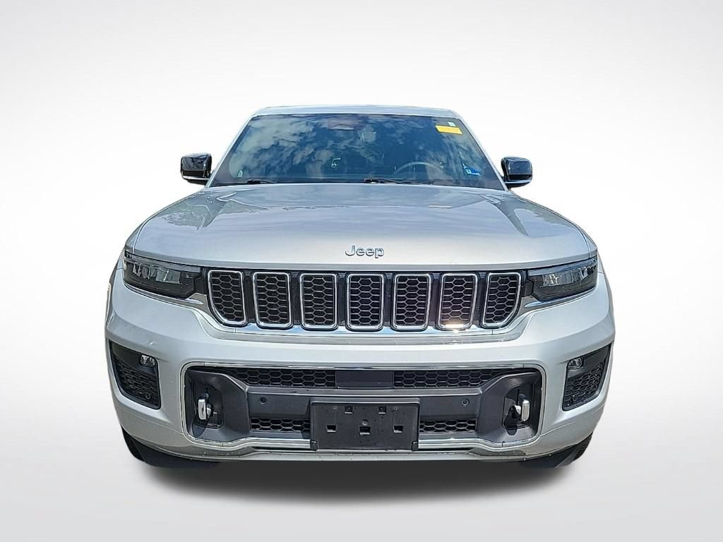 Used 2023 Jeep Grand Cherokee Overland w/ Luxury Tech Group IV AWD/4WD image 7