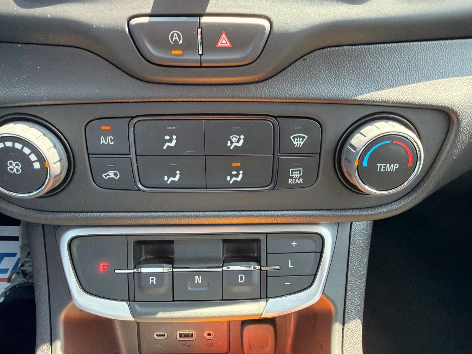 Used 2024 GMC Terrain SLE AWD/4WD image 19