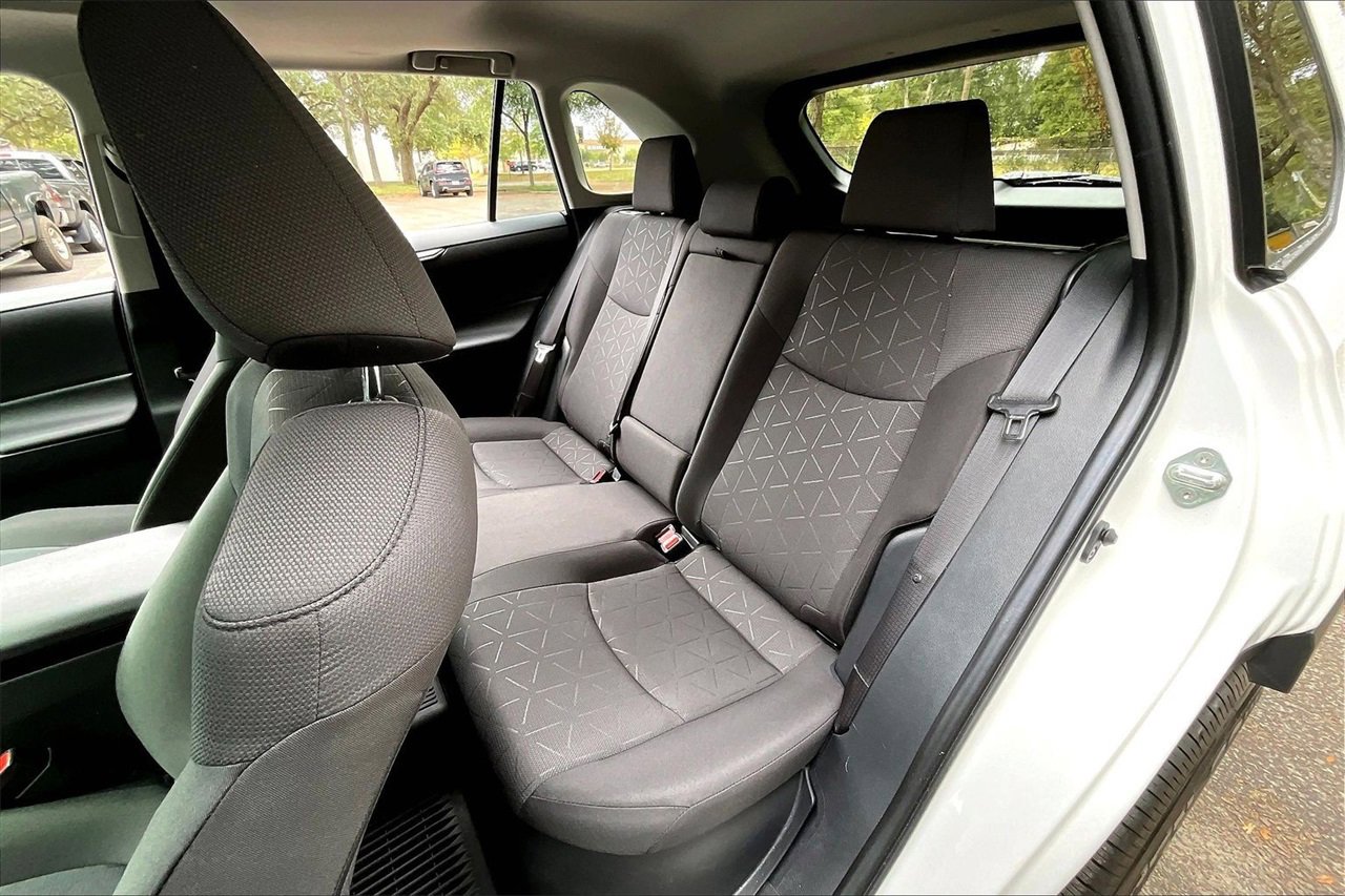 Used 2025 Toyota RAV4 XLE image 19