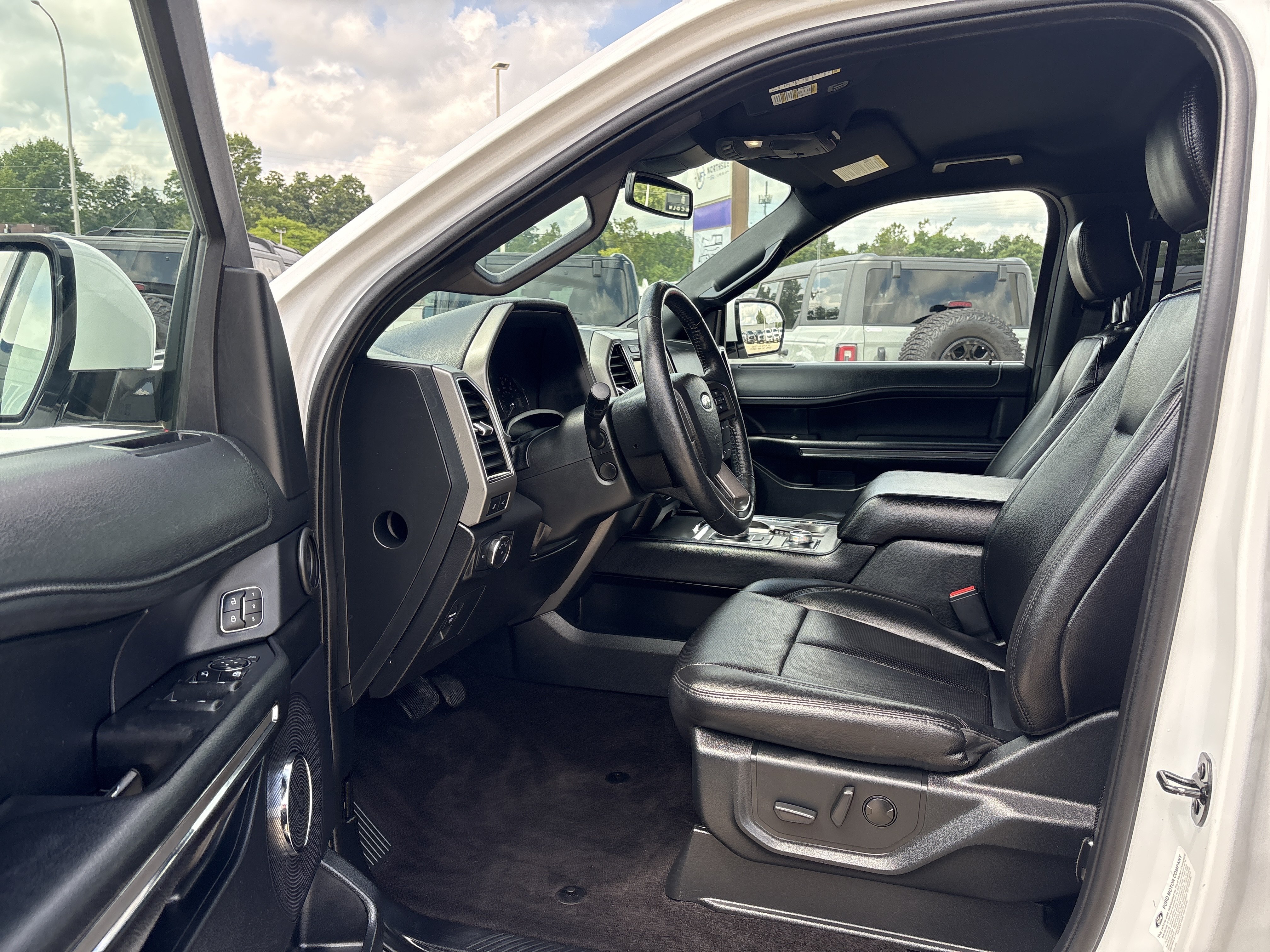 Used 2020 Ford Expedition XLT w/ Equipment Group 202A AWD/4WD image 16
