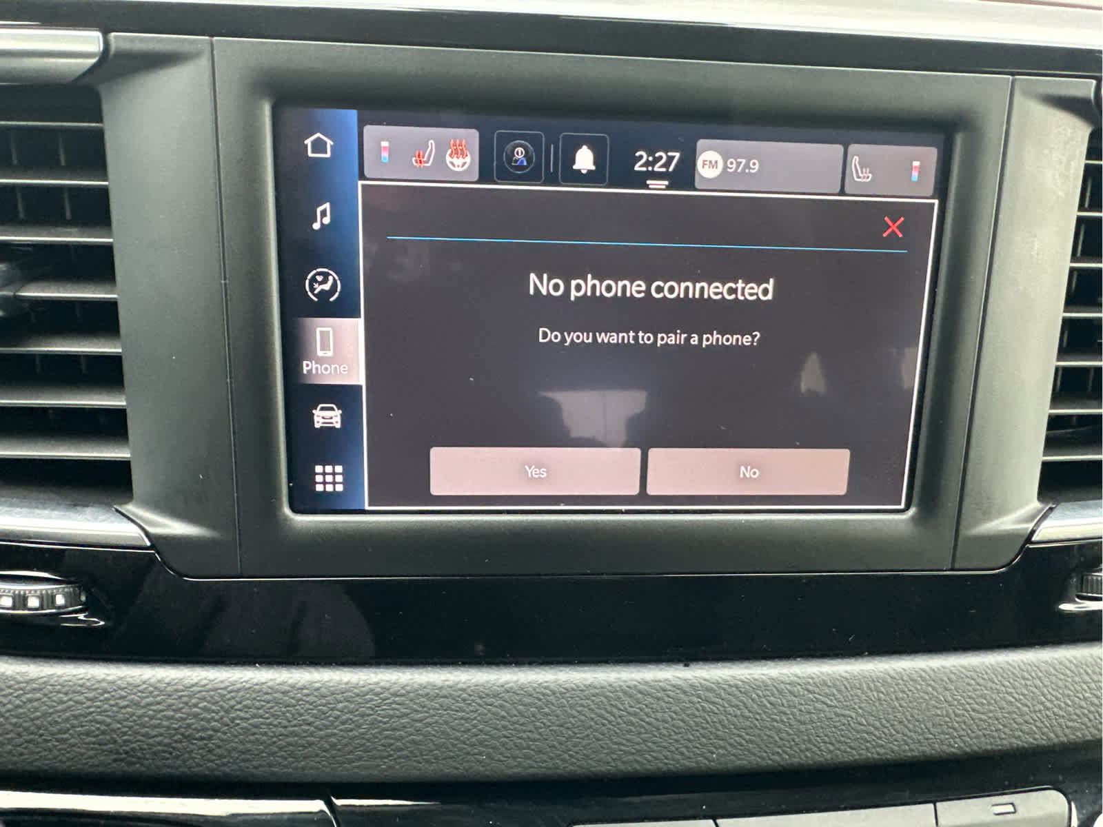 Used 2023 Chrysler Voyager LX image 28