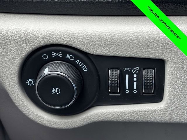 Used 2023 Chrysler Pacifica Limited FWD image 12